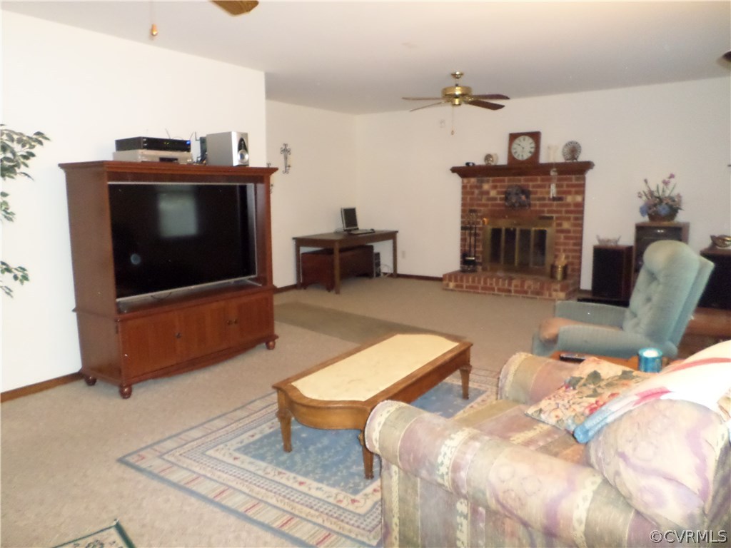 10339 North Donegal Road Chesterfield, VA 23832 - Photo 3 of 18 Large 25 x 13 living room with wood burning firepl