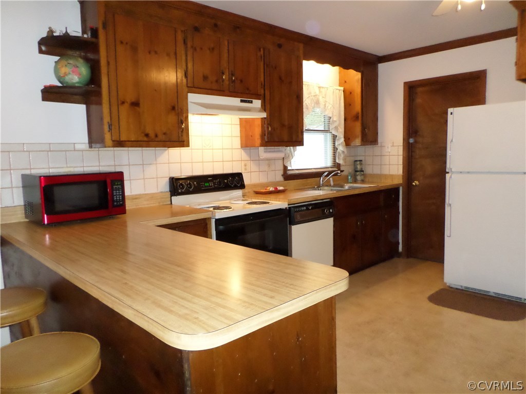 10339 North Donegal Road Chesterfield, VA 23832 - Photo 7 of 18 Large kitchen open to dining room area!