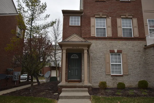 $2,100 | 44725 Ellery Lane, Unit 78, Novi, MI 48377
