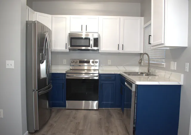 $2,100 | 44725 Ellery Lane, Unit 78, Novi, MI 48377