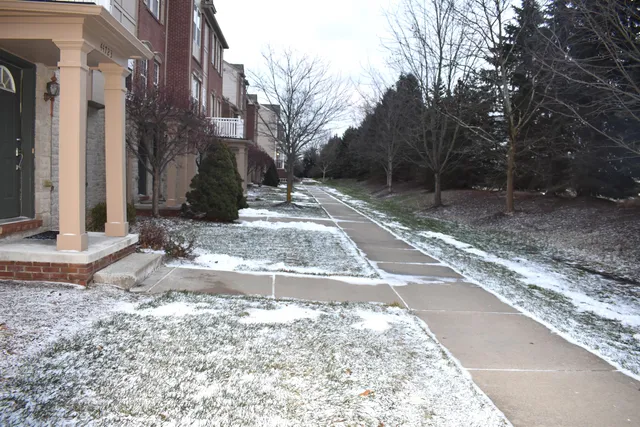 $2,100 | 44725 Ellery Lane, Unit 78, Novi, MI 48377