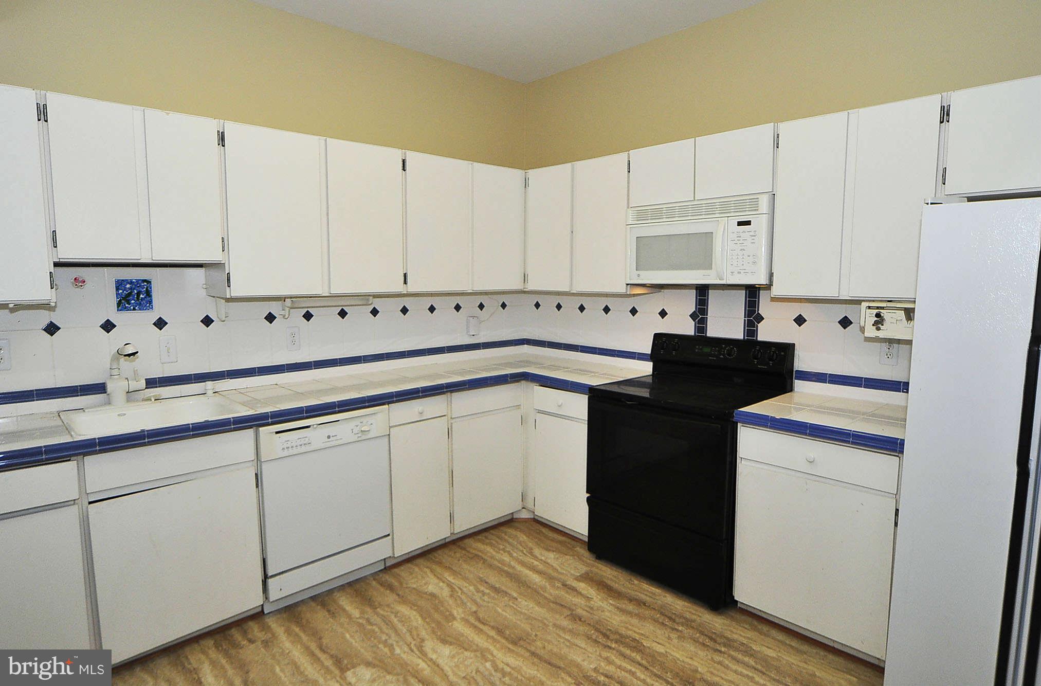 2112 Green Watch Way, Unit 10/300 Reston, VA 20191 - Photo 11 of 20 Kitchen