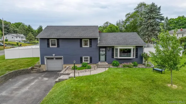 $469,500 | 21 Continental Drive, New Windsor, NY 12553