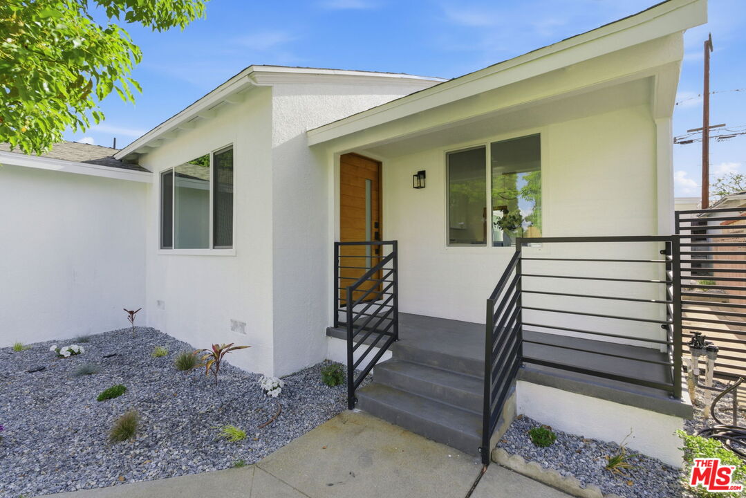3516 Roxanne Avenue Long Beach, CA 90808 - Photo 2 of 15