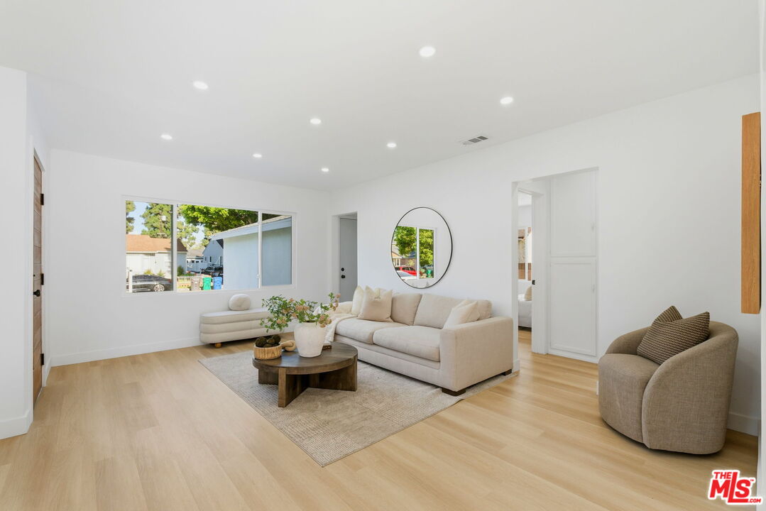 3516 Roxanne Avenue Long Beach, CA 90808 - Photo 4 of 15