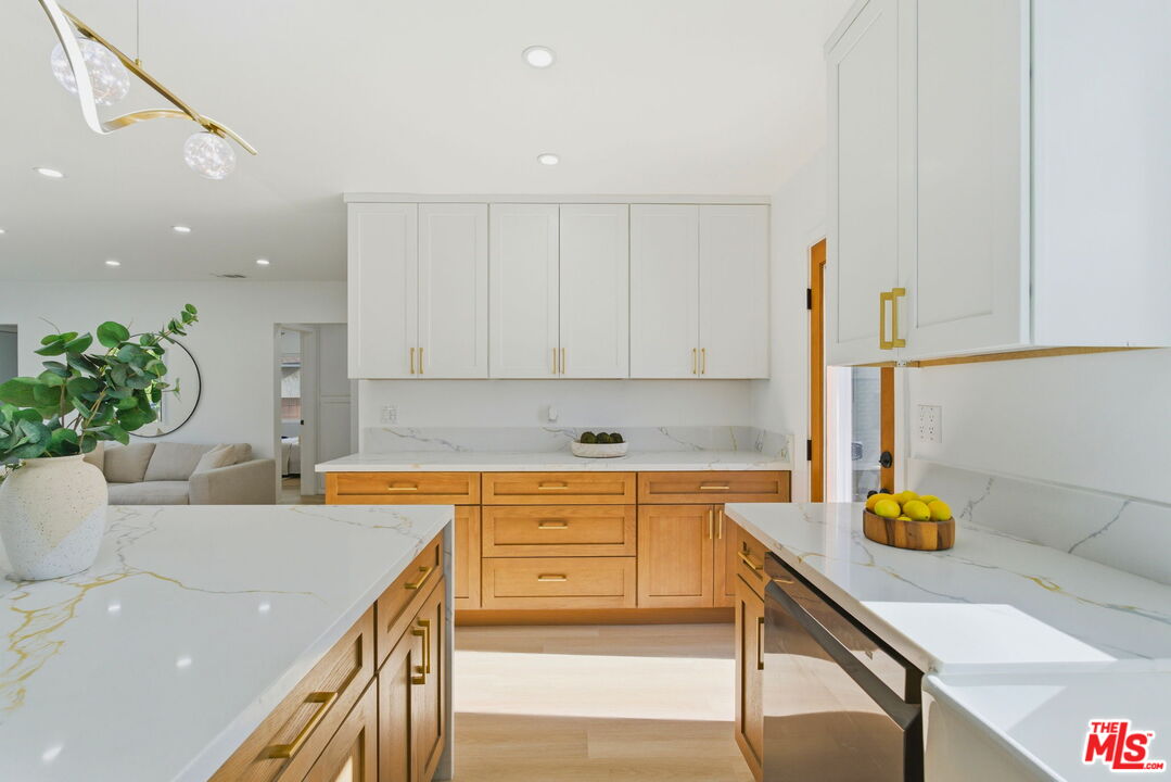 3516 Roxanne Avenue Long Beach, CA 90808 - Photo 5 of 15