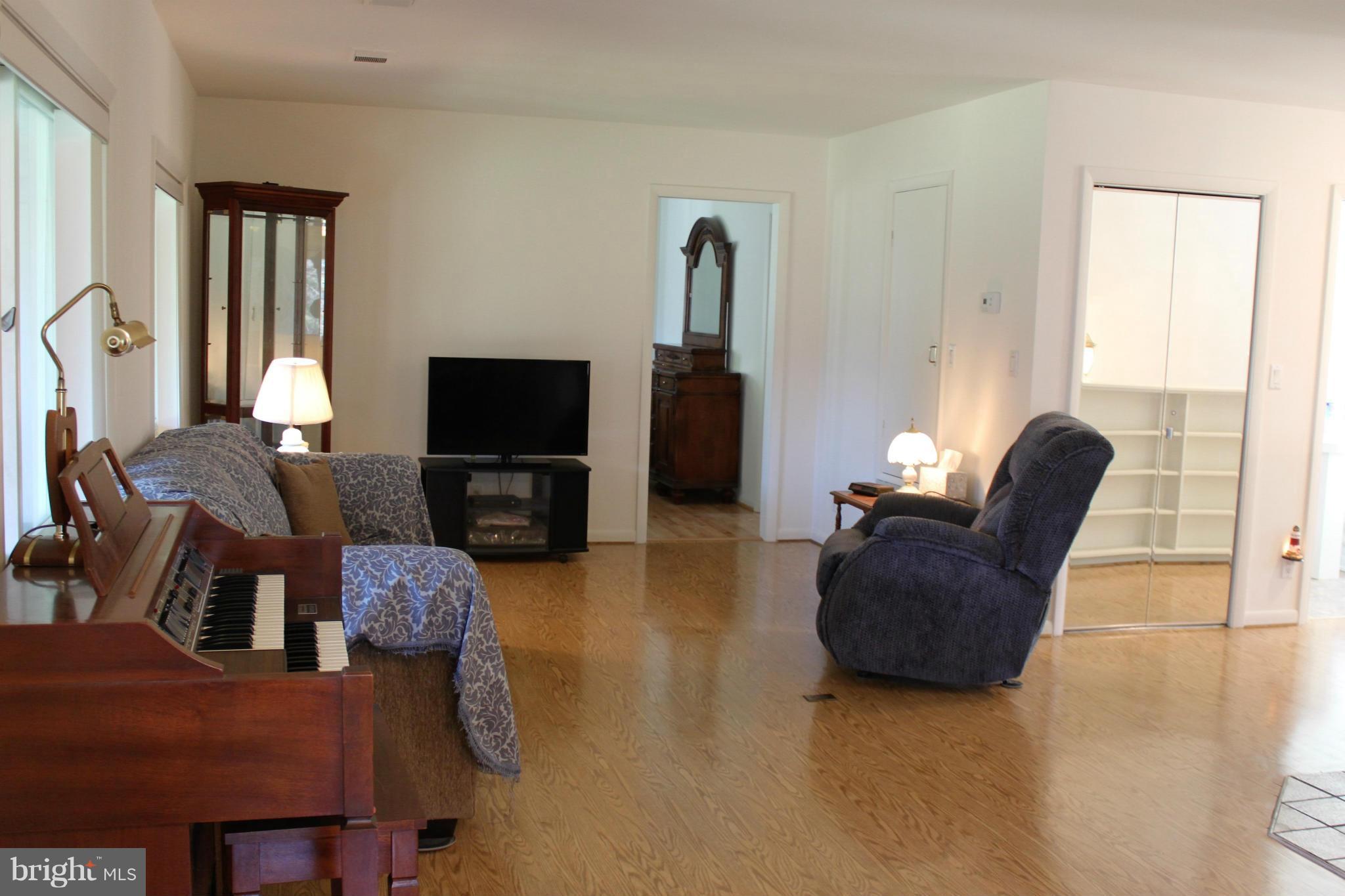 5315 Reels Mill Road Frederick, MD 21704 - Photo 7 of 30 Living Room