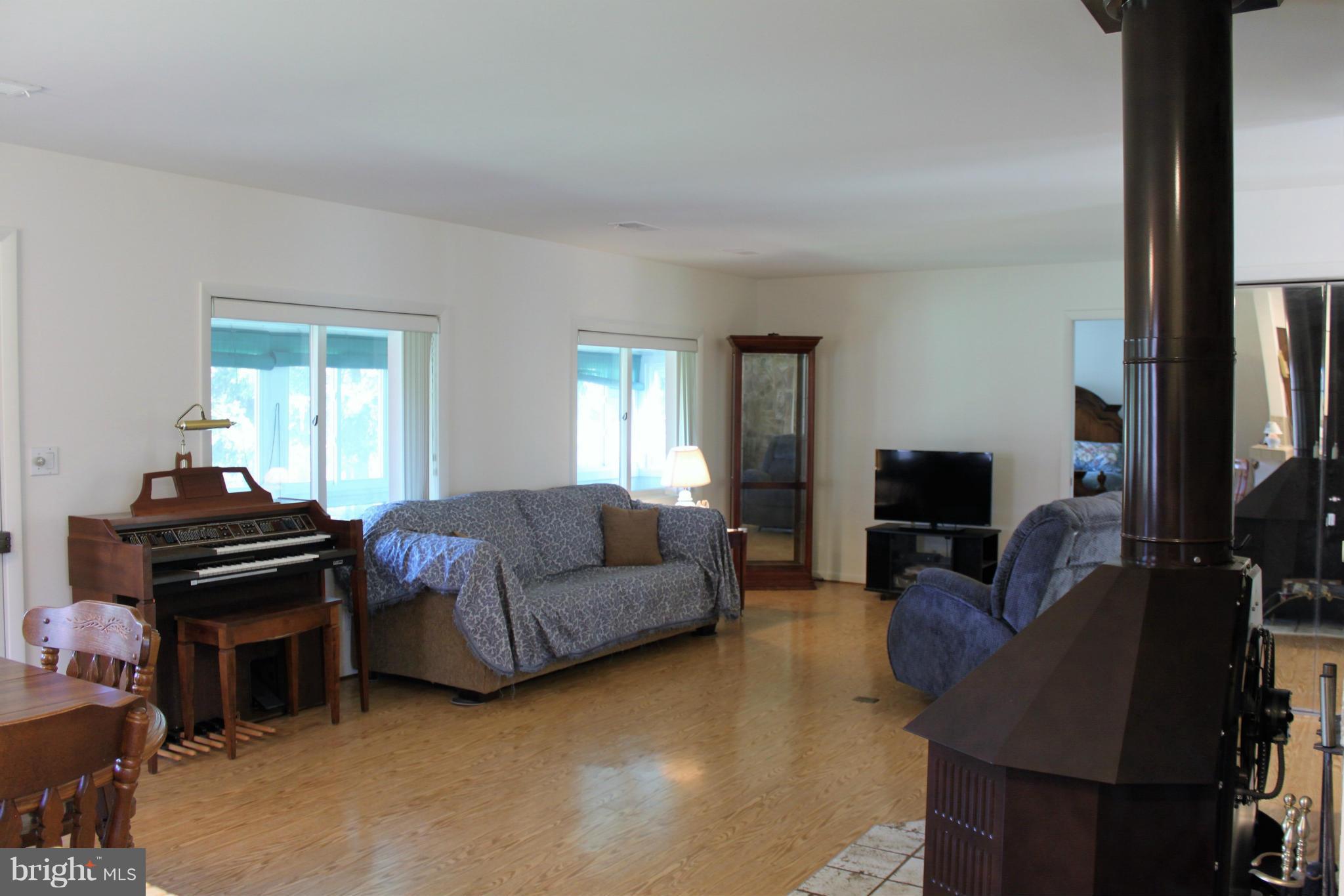 5315 Reels Mill Road Frederick, MD 21704 - Photo 9 of 30 Living Room