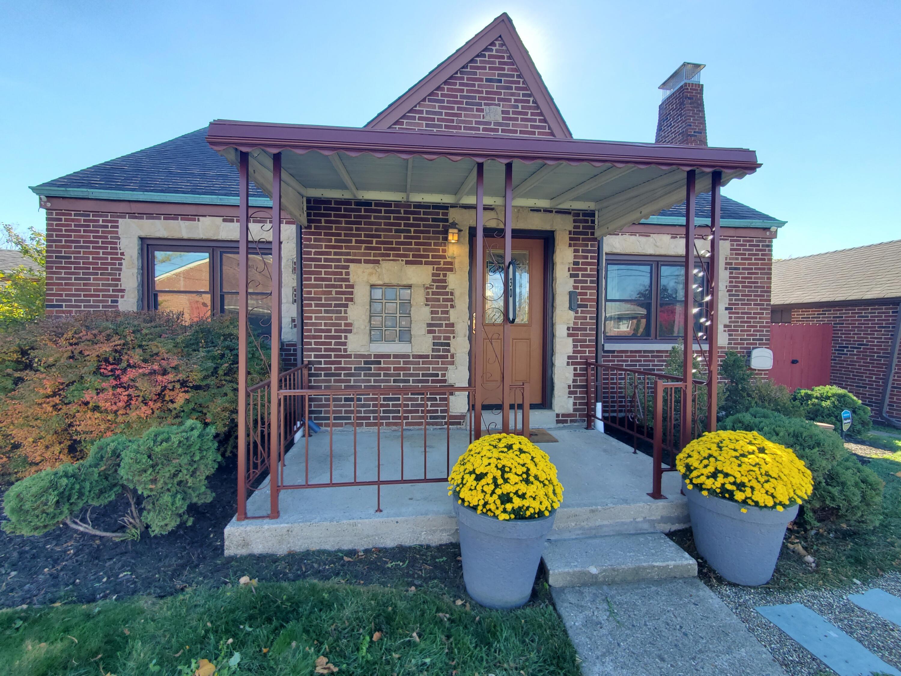 30 Demorest Road Columbus, OH 43204 - Photo 1 of 31 Demorest.30.FrontPorch.11.6.2025