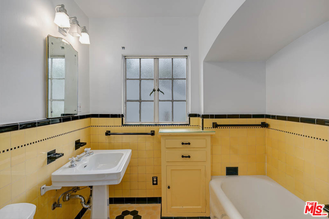 1952 Meadowbrook Road Altadena, CA 91001 - Photo 22 of 33 Gallery Image 22