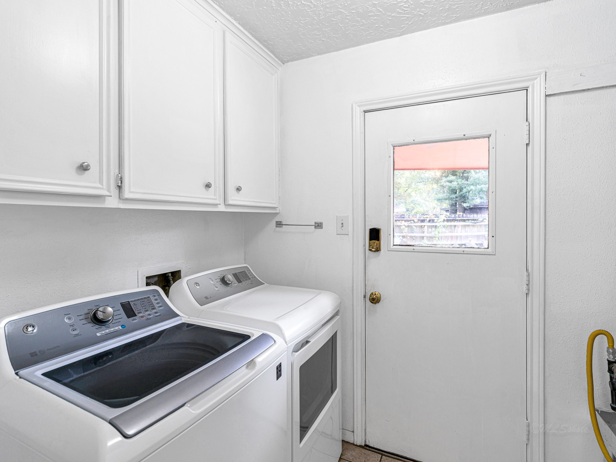 22906 Squirrel Tree Street Spring, TX 77389 - Photo 13 of 41 a utility room with dryer and washer