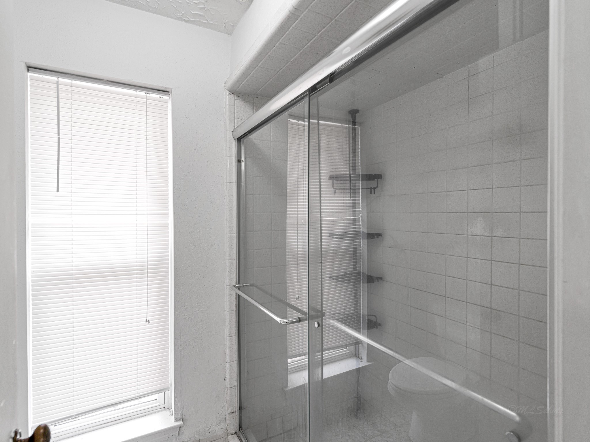 22906 Squirrel Tree Street Spring, TX 77389 - Photo 22 of 41 a bathroom with a bathtub