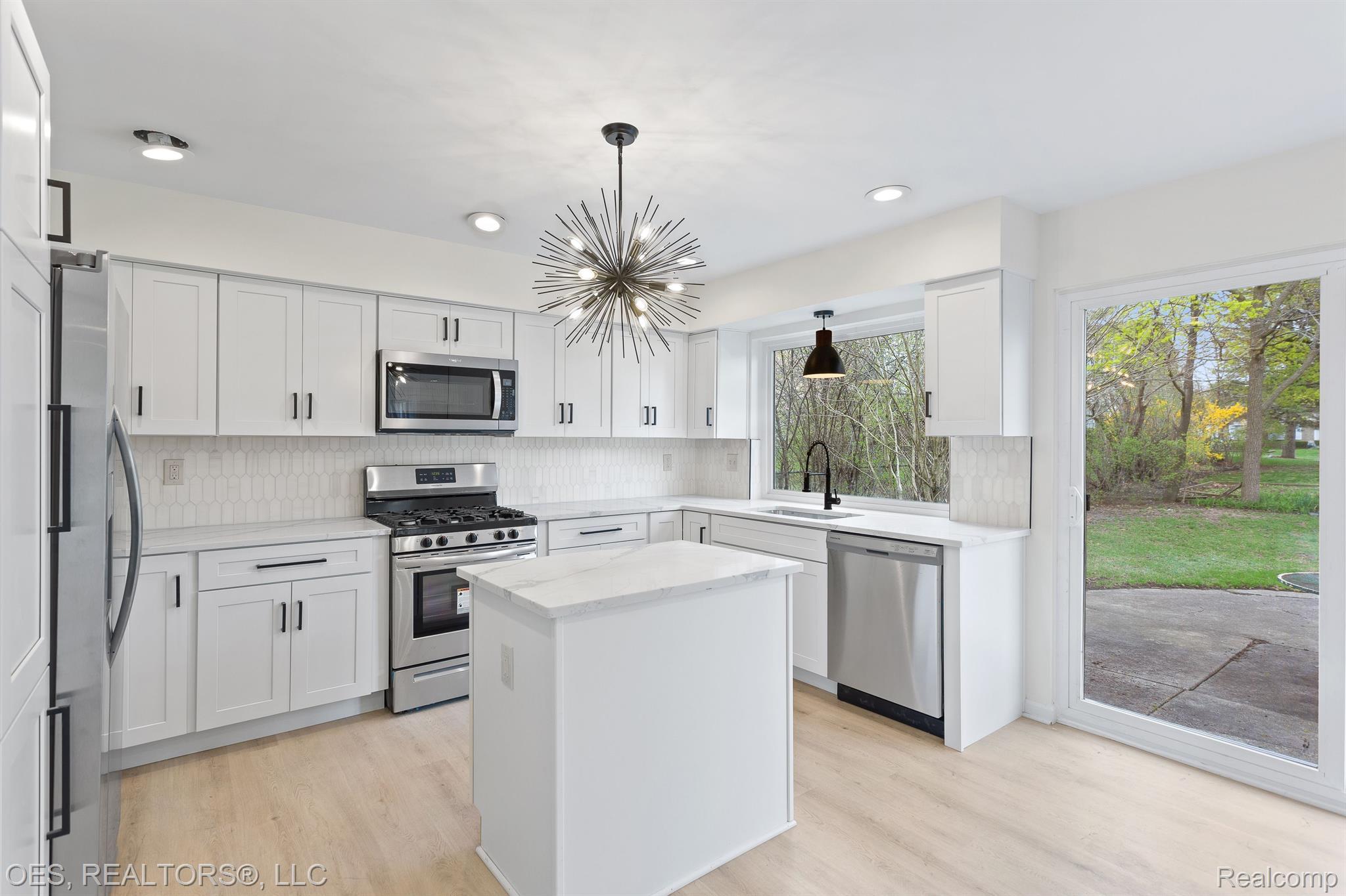22510 Deerfield Road Novi, MI 48375 - Photo 3 of 42 Gallery Image 3