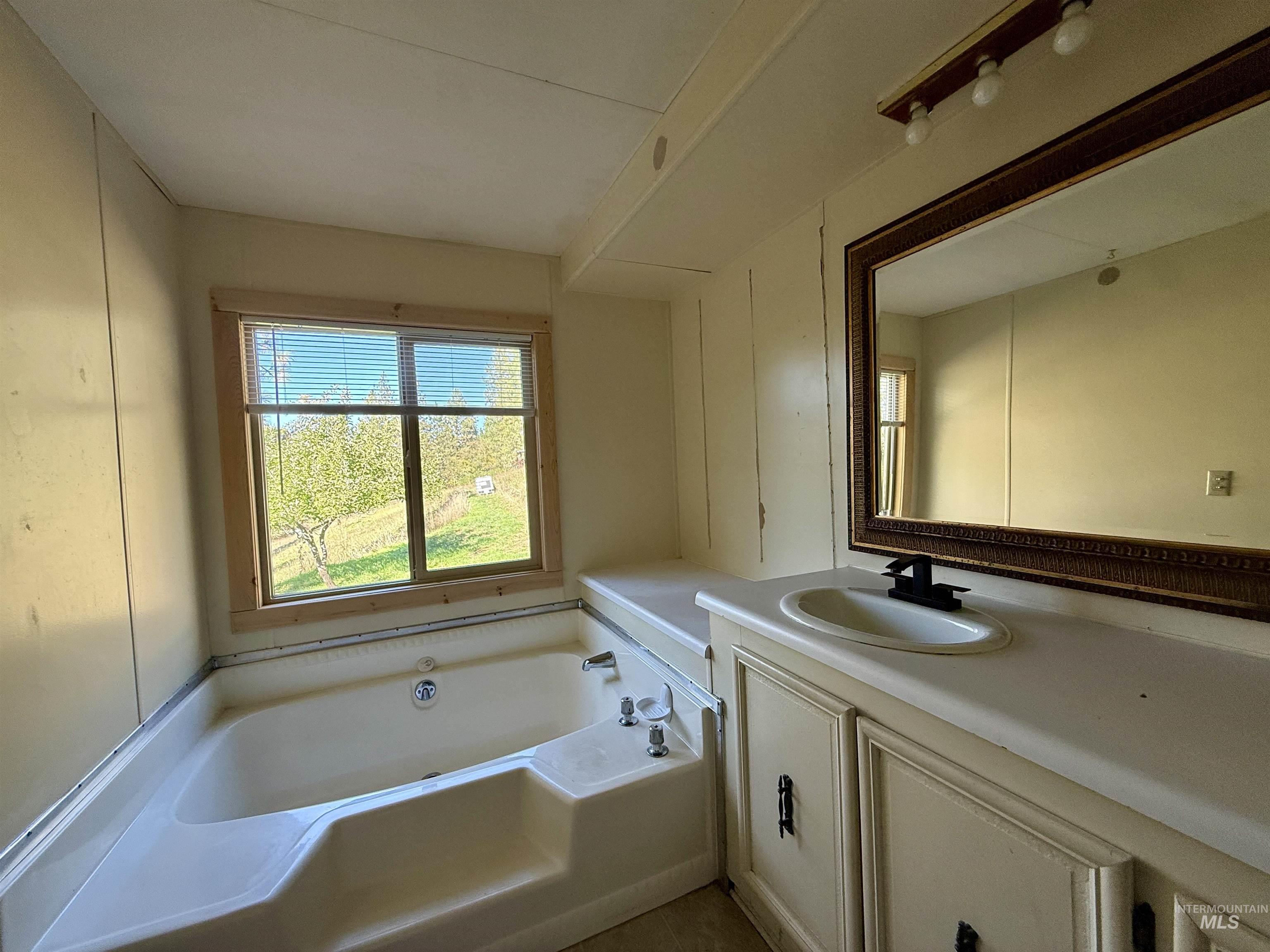 191 Battle Ridge Road Kooskia, ID 83539 - Photo 18 of 35 Bathroom with a bath and vanity