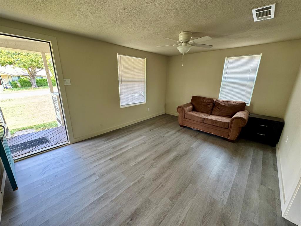 211 Sperry Lane Red Oak, TX 75154 - Photo 3 of 16 a living room with furniture and a window