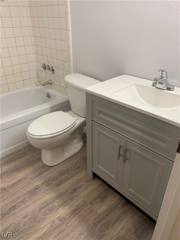 609 Village Boulevard Incline Village, NV 89451 - Photo 17 of 21 a bathroom with a toilet a sink and bathtub