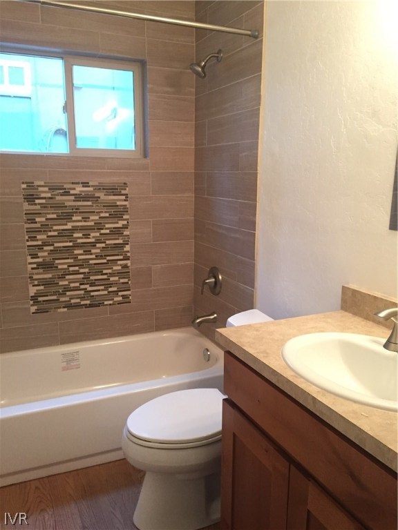 609 Village Boulevard Incline Village, NV 89451 - Photo 5 of 21 a bathroom with a sink a toilet and a bathtub