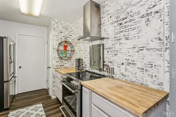 $289,000 | 4720 Kitty Hawk Circle, Gulf Breeze, FL 32563