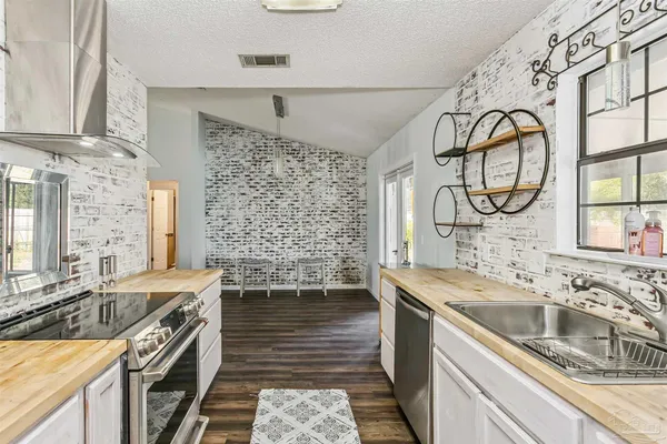 $289,000 | 4720 Kitty Hawk Circle, Gulf Breeze, FL 32563