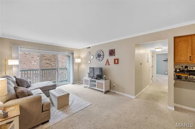 $185,000 | 425 South Geyer Road, Unit G, Kirkwood, MO 63122