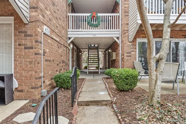 $185,000 | 425 South Geyer Road, Unit G, Kirkwood, MO 63122