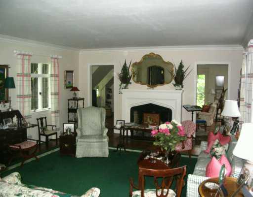 25 Windsor Road Fox Chapel, PA 15215 - Photo 2 of 7 Living Room.