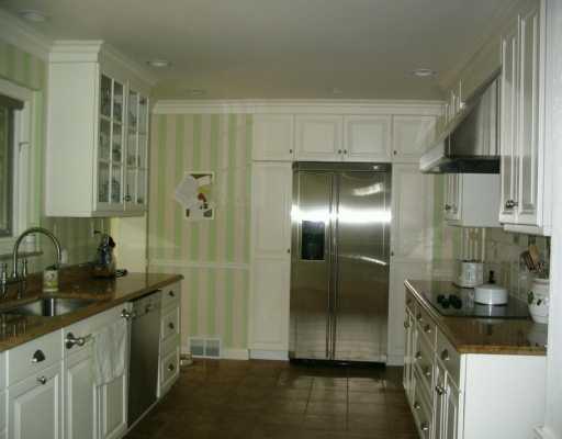 25 Windsor Road Fox Chapel, PA 15215 - Photo 4 of 7 Kitchen.