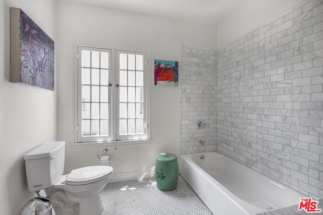 1908 Buckingham Road Los Angeles, CA 90016 - Photo 25 of 39 a bathroom with a toilet and a bathtub