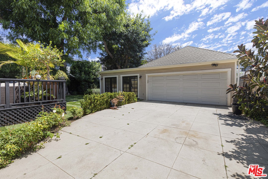 1908 Buckingham Road Los Angeles, CA 90016 - Photo 38 of 39 a front view of a house with a garden