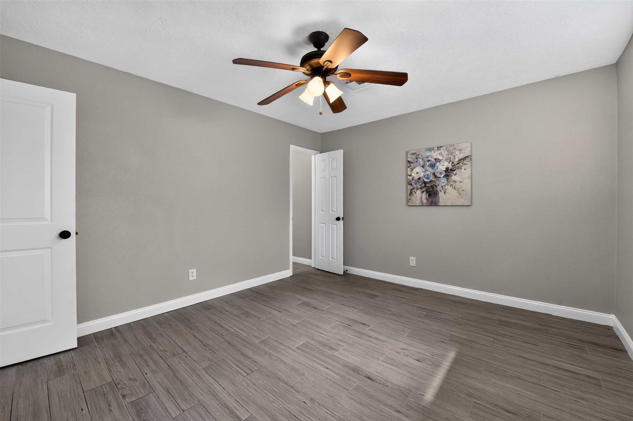 10407 Winding Trail Road La Porte, TX 77571 - Photo 21 of 40 bright and spacious primary bedroom with generous closet and living space