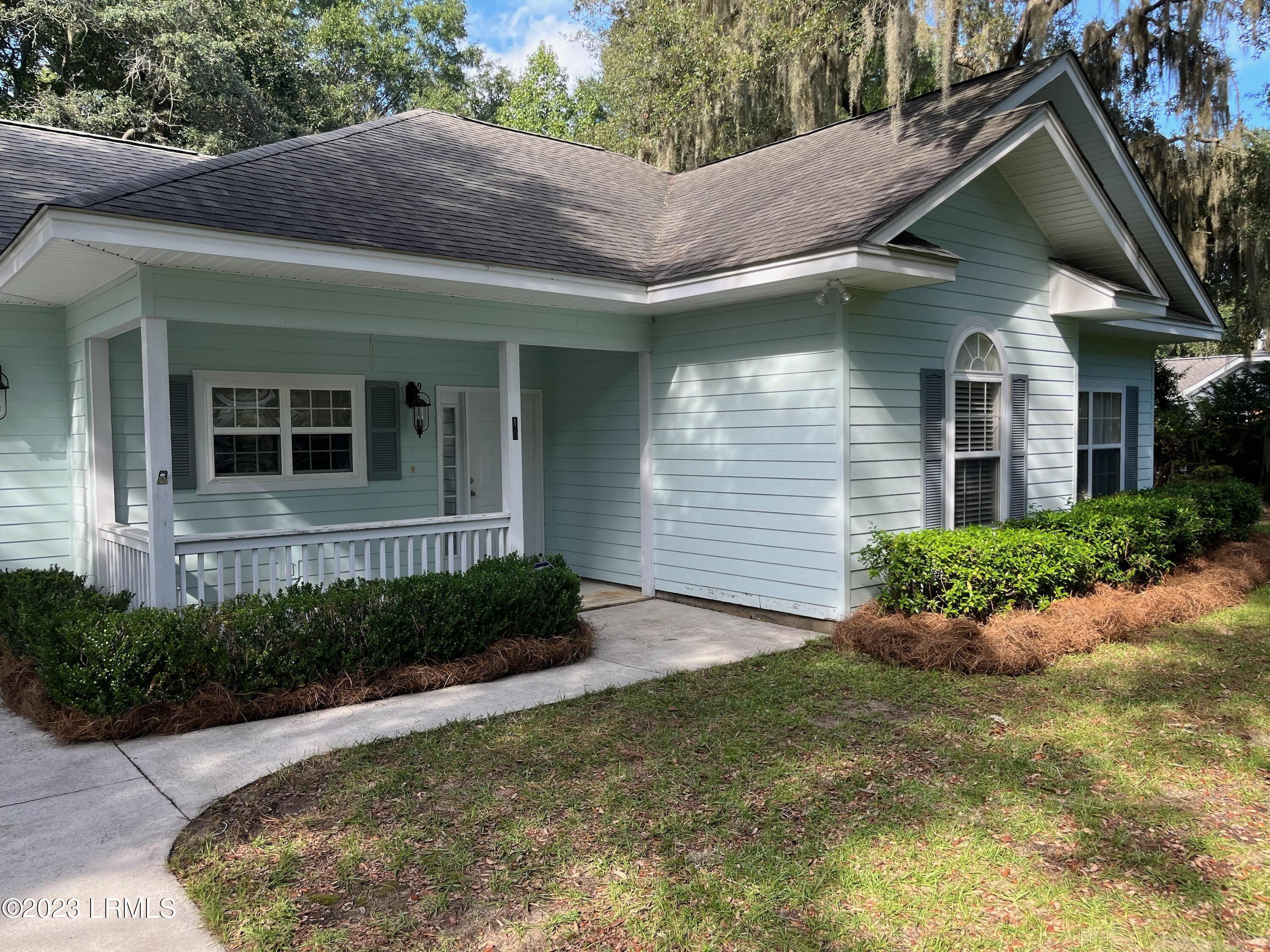 10 Sheppard Road Beaufort, SC 29907 - Photo 2 of 12 10 Sheppard Rd Pic 1 2023
