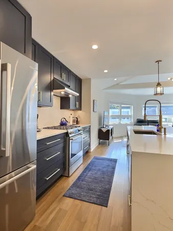 $3,800 | 5245 West Ardmore Avenue, Unit COACHHOUSE, Chicago, IL 60646