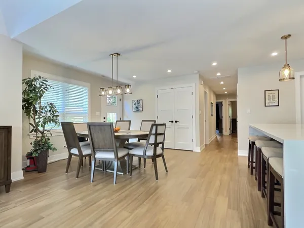 $3,800 | 5245 West Ardmore Avenue, Unit COACHHOUSE, Chicago, IL 60646