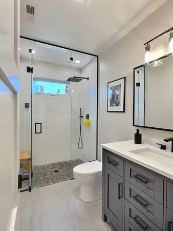 $3,800 | 5245 West Ardmore Avenue, Unit COACHHOUSE, Chicago, IL 60646
