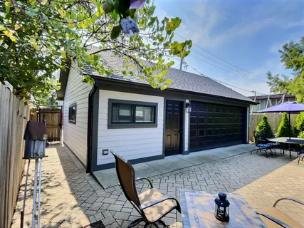 $3,800 | 5245 West Ardmore Avenue, Unit COACHHOUSE, Chicago, IL 60646