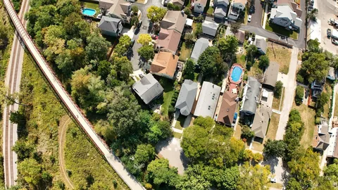 $3,800 | 5245 West Ardmore Avenue, Unit COACHHOUSE, Chicago, IL 60646