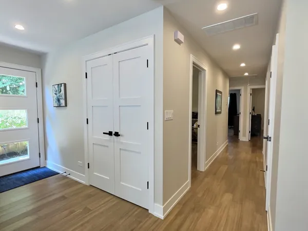 $3,800 | 5245 West Ardmore Avenue, Unit COACHHOUSE, Chicago, IL 60646