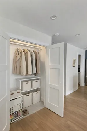 $3,800 | 5245 West Ardmore Avenue, Unit COACHHOUSE, Chicago, IL 60646