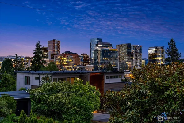 $3,280,000 | 1333 98th Avenue Northeast, Clyde Hill, WA 98004