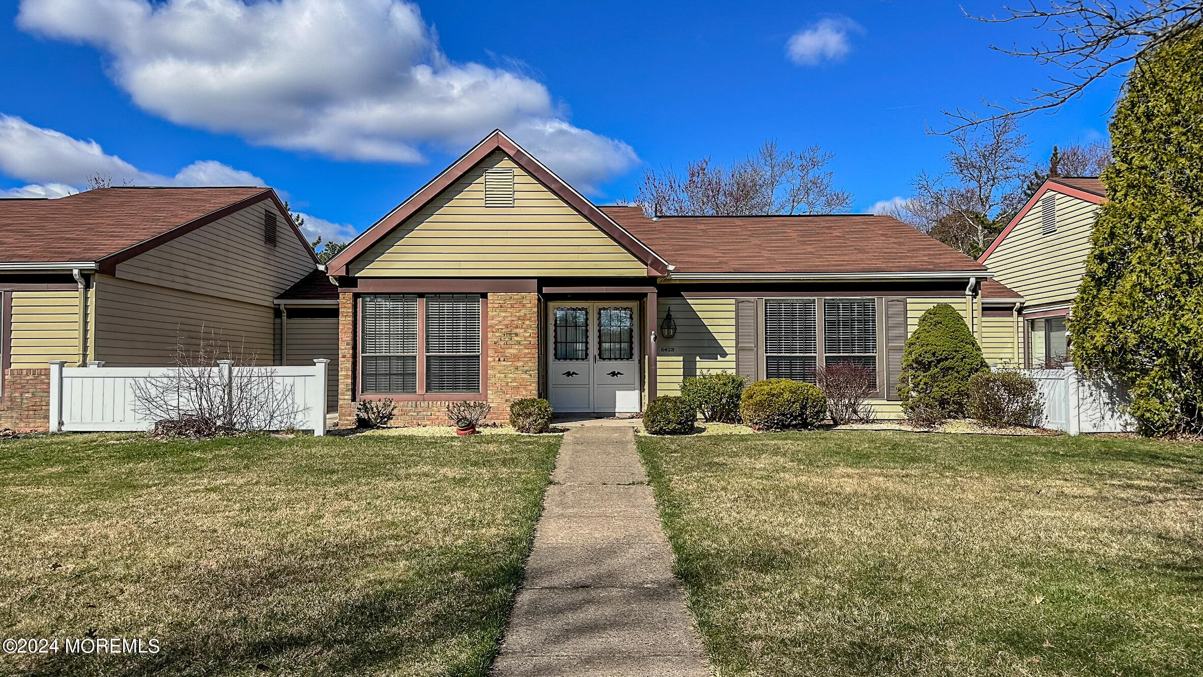 642 Devonshire Ln Unit B