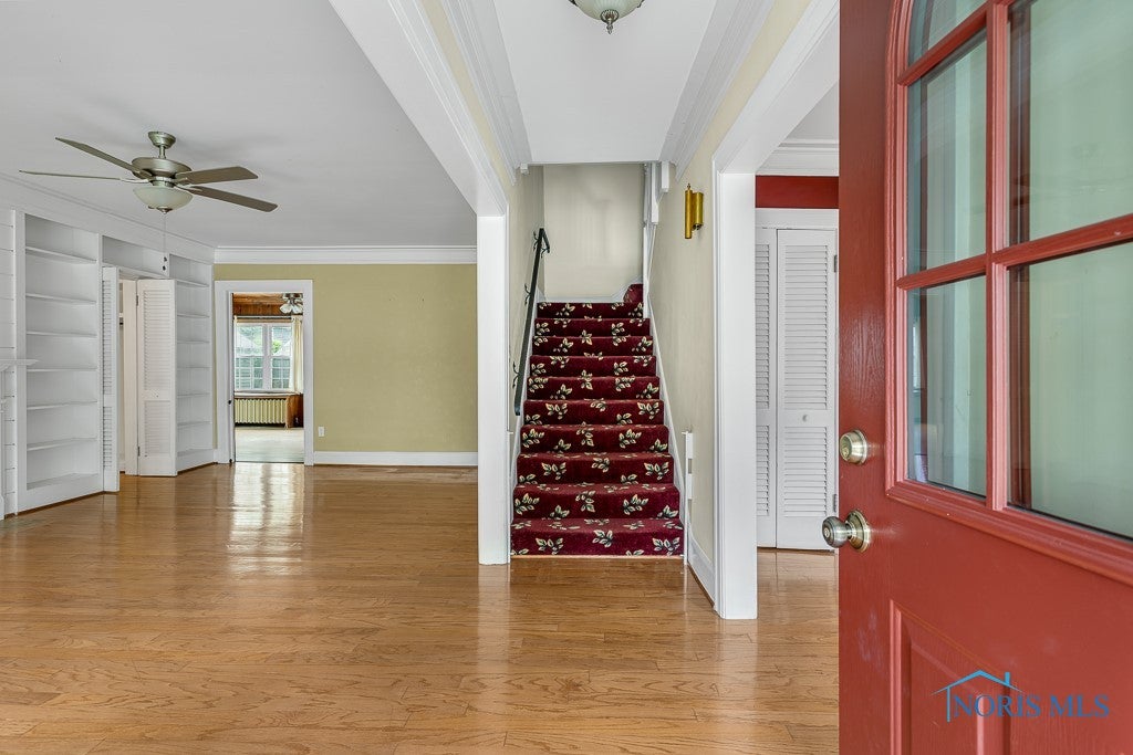 3327 Pelham Road Toledo, OH 43606 - Photo 4 of 42 Entry into Living Room
