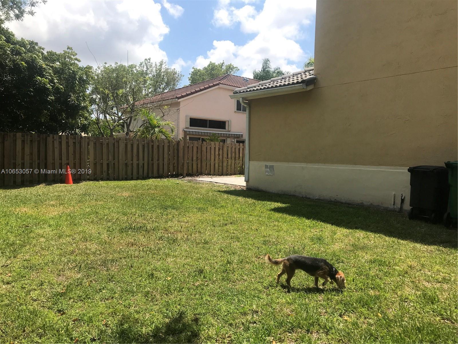 11212 Roundelay Road Cooper City, FL 33026 - Photo 23 of 30 a backyard of a house with lots of green space