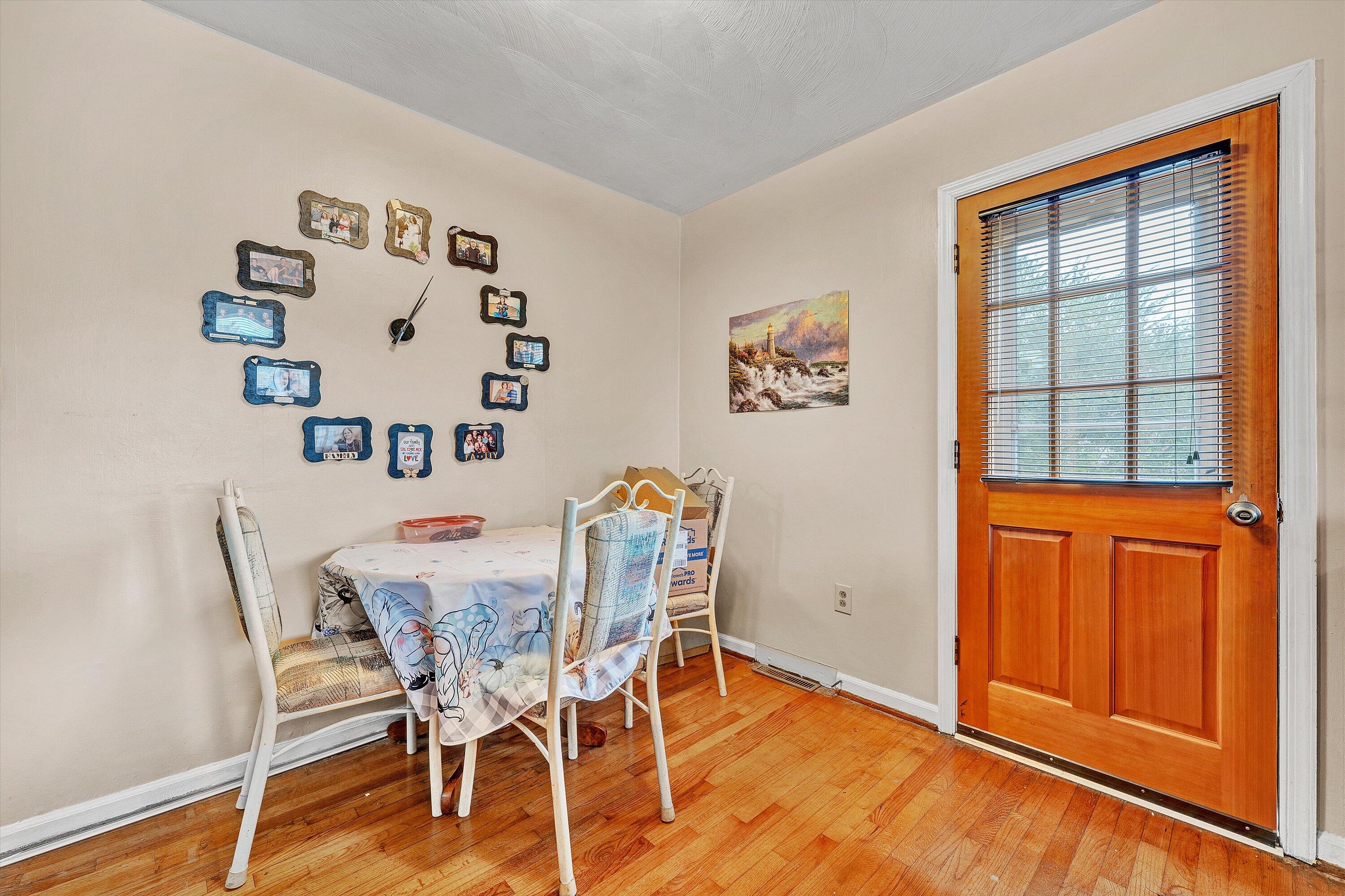 762 Kenyon Road Vinton, VA 24179 - Photo 11 of 34 11-SGP-05997