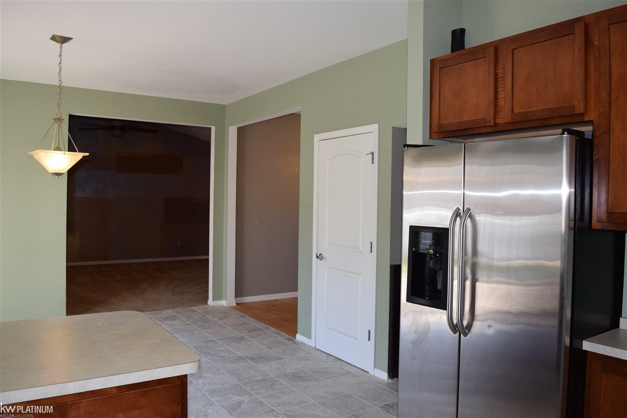 2761 Eastern Avenue Rochester Hills, MI 48307 - Photo 8 of 36