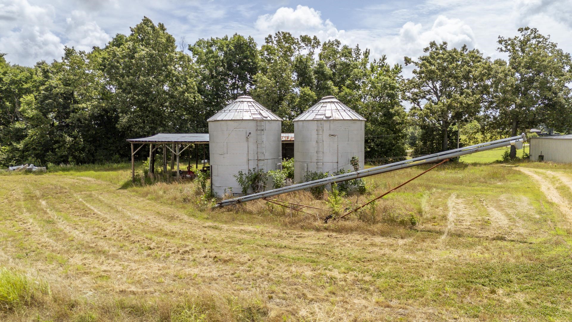 10157 Clifton Road Savannah, TN 38372 - Photo 20 of 40