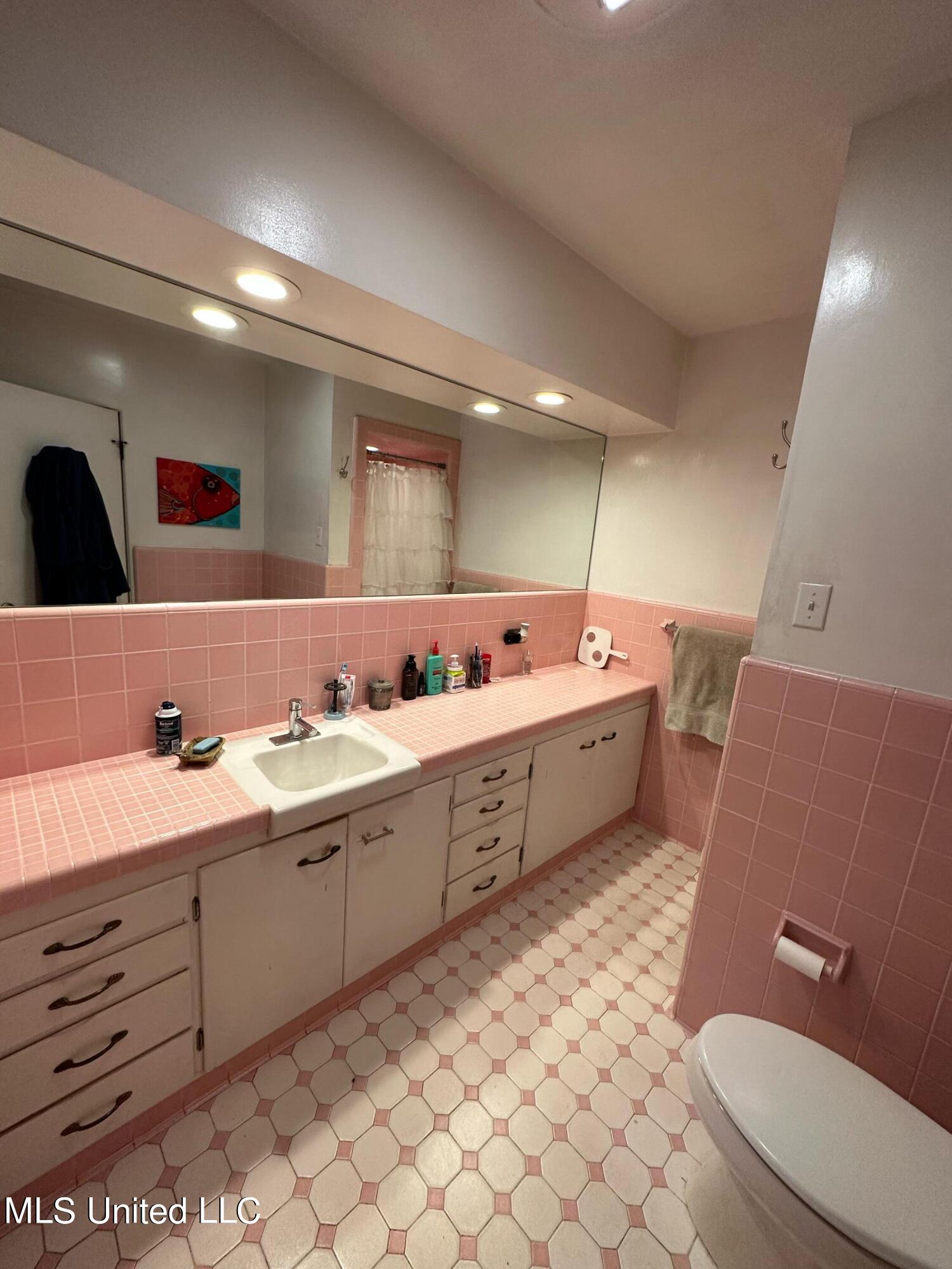 175 St Charles Avenue Biloxi, MS 39530 - Photo 24 of 41 Master Bath 1