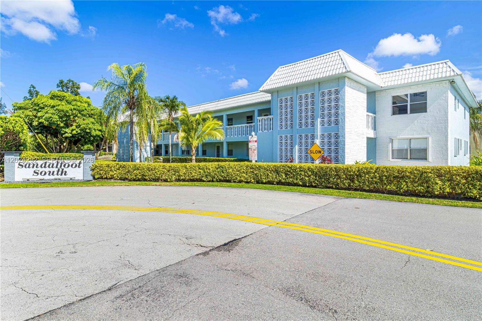 9780 Marina Boulevard, Unit 424 Boca Raton, FL 33428 - Photo 3 of 32 a view of a house with basketball court