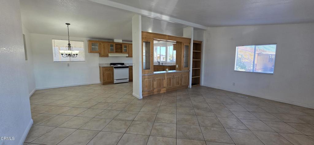 1645 Lime Avenue, Unit 91 Oxnard, CA 93033 - Photo 3 of 17 a large white kitchen with cabinets