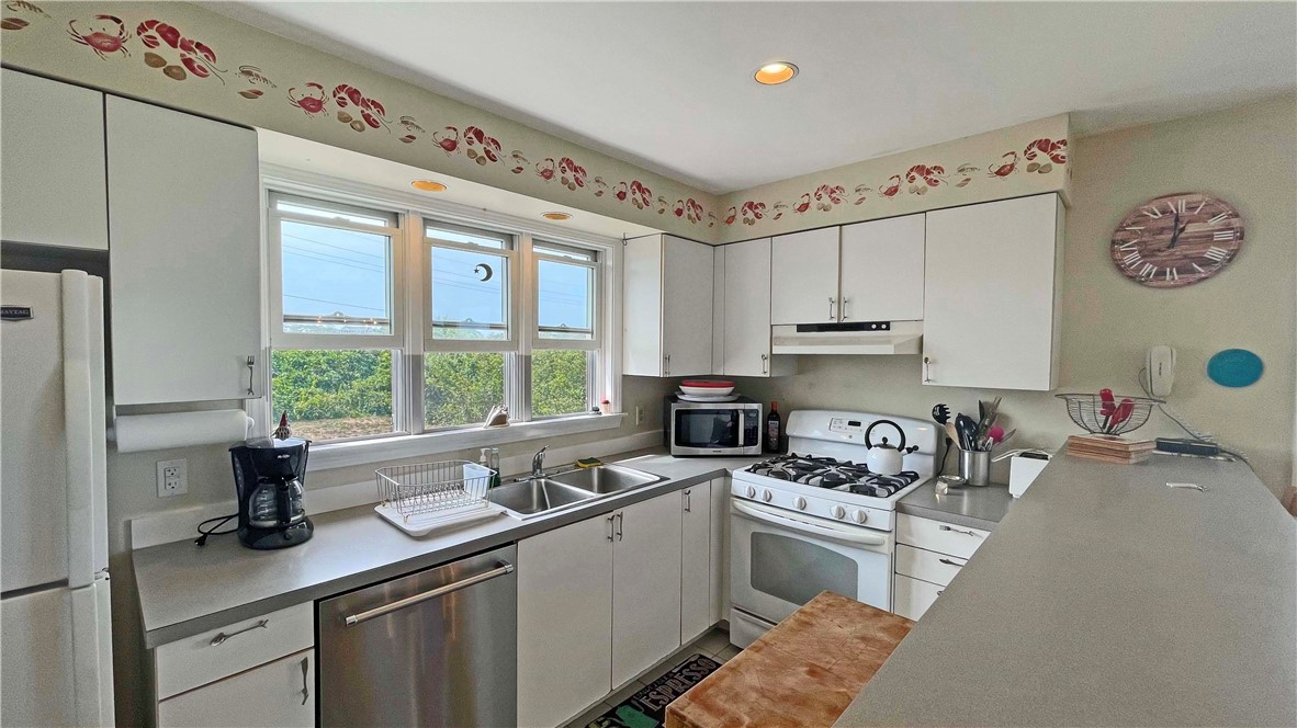 249 Old Town Road Block Island, RI 02807 - Photo 18 of 35 Kitchen