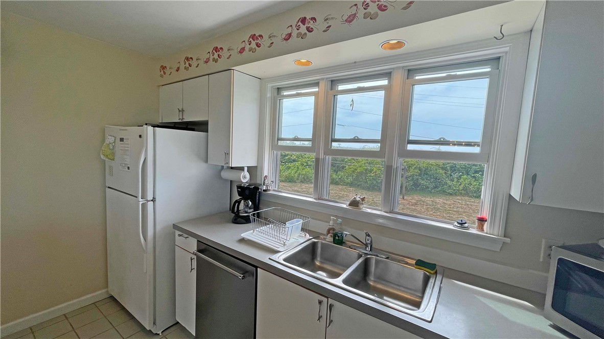 249 Old Town Road Block Island, RI 02807 - Photo 20 of 35 Kitchen